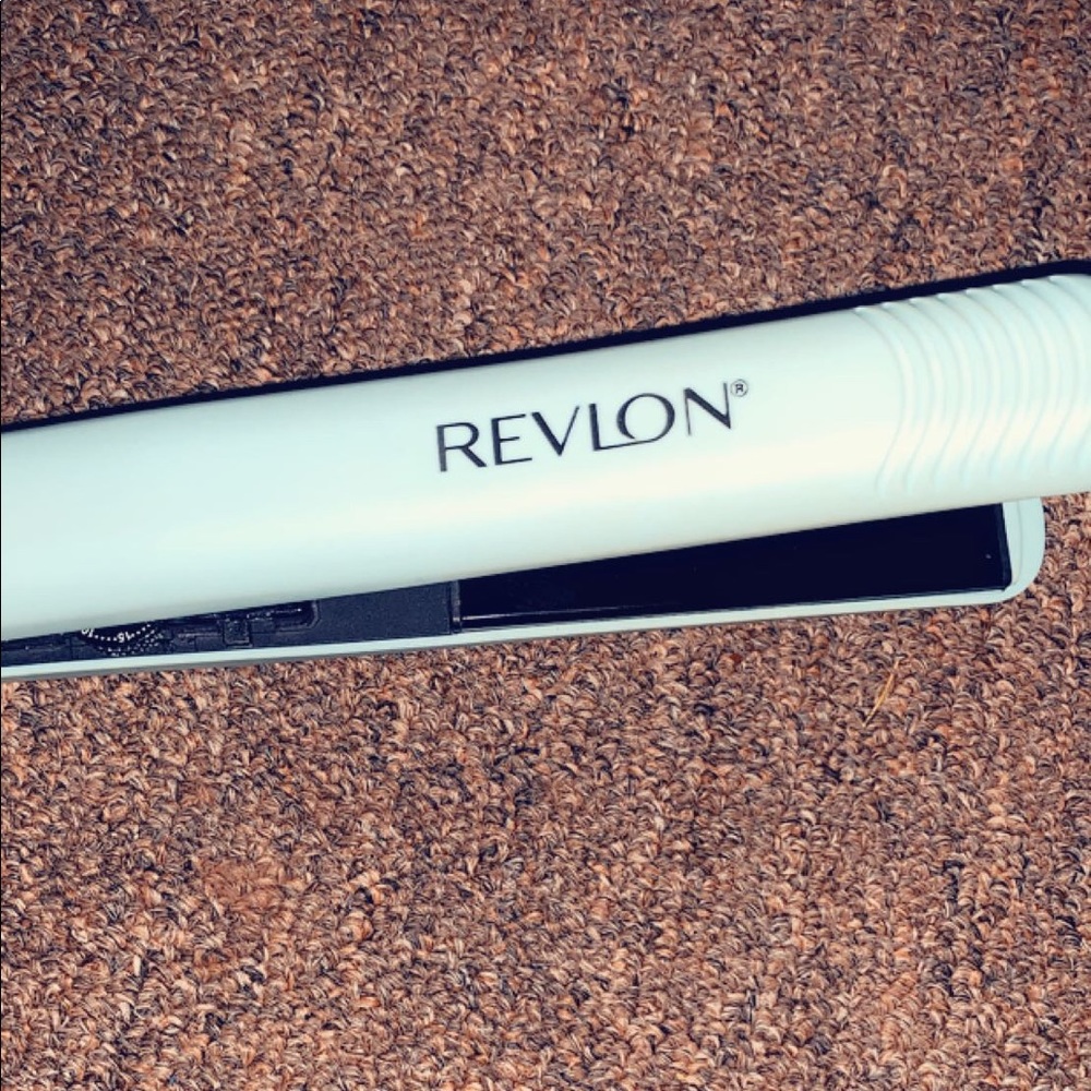Flat iron hair straightener